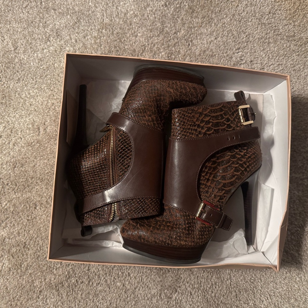 Michael Kors booties Mocha distressed leather size 10
5” stiletto heels
